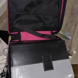 Spanish Bible with Hot pink book cover bag